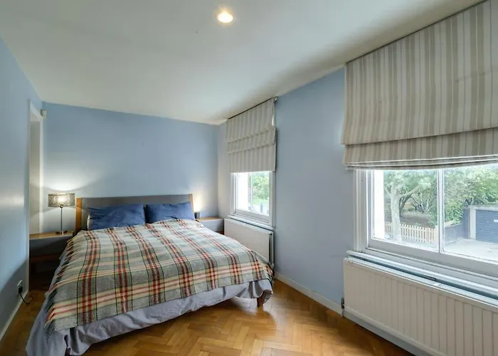 1 Bed Townhouse In Battersea Close To River Thames London