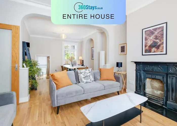 Luxury 3 Bedroom 2 Bathroom House, Fulham By 360Stays London