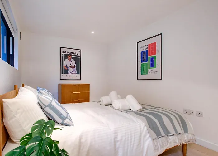 Neoteric Home Wimbledon Village London